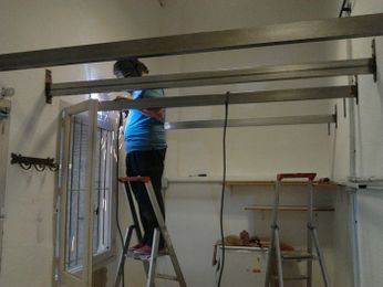 Toldos Antón hombre realizando soldadura