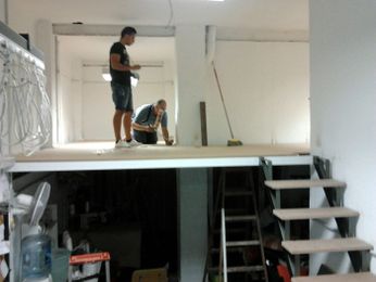 Toldos Antón personas en construcción 