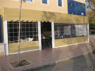 Toldos Antón toldo exterior en cervecería 
