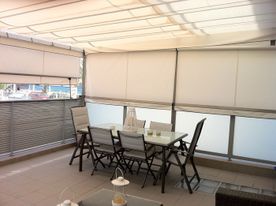 Toldos Antón toldo en terraza con mesa